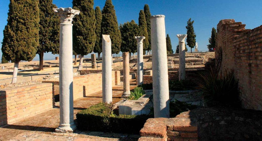 Columnas del conjunto arqueológico de Itálica | Sevilla Senior