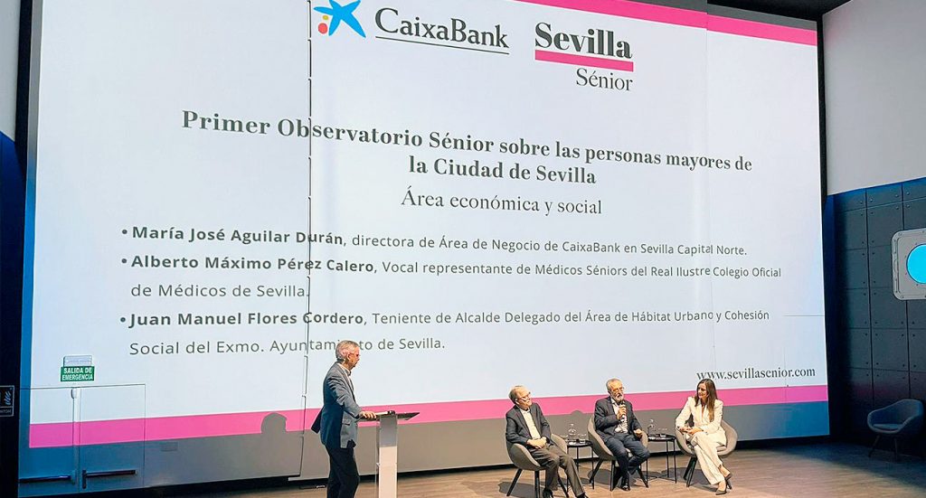 Momento de la mesa redonda sobre las personas mayores de la Ciudad de Sevilla en el Auditorio del Acuario de Sevilla | Sevilla Sénior