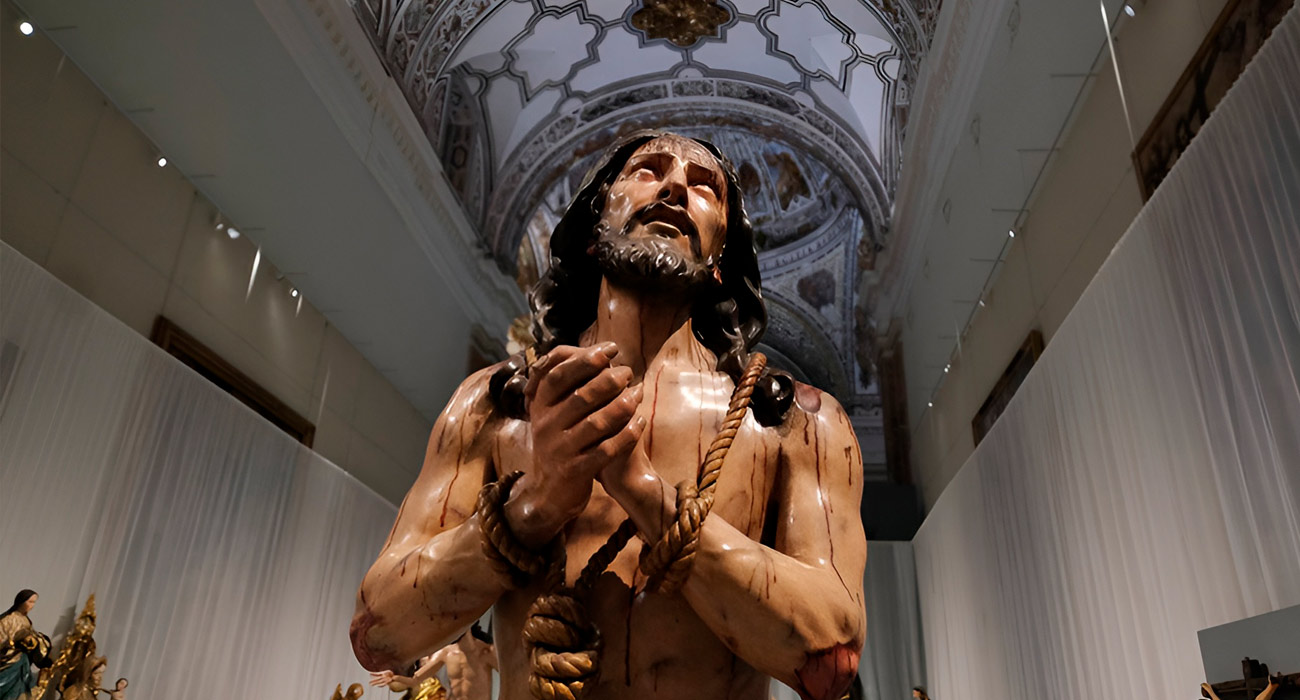 Escultura del Cristo de la Caridad dentro en la exposición del escultor Pedro Roldán del Museo de Bellas Artes de Sevilla | Sevilla Senior