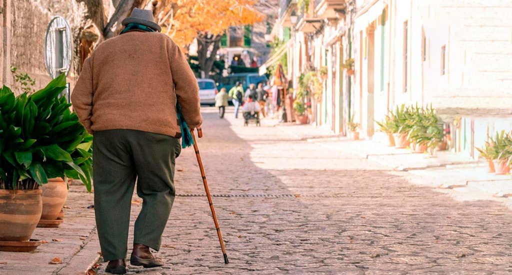 Consejos para evitar caídas de personas mayores | Sevilla Senior